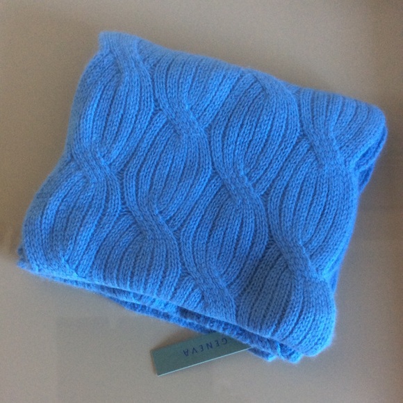 Geneva Cashmere Scarf - Picture 6 of 6